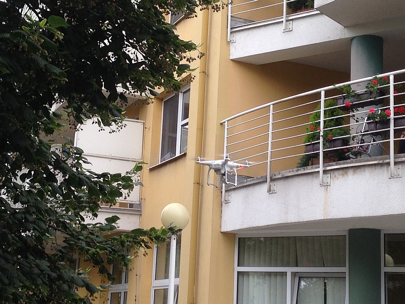 dron 1